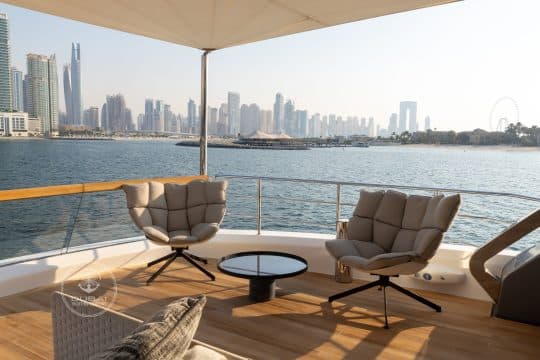 https://dubaiyachtingcompany.com/wp-content/uploads/2023/12/San-Lorenzo-88-Yacht7.jpg