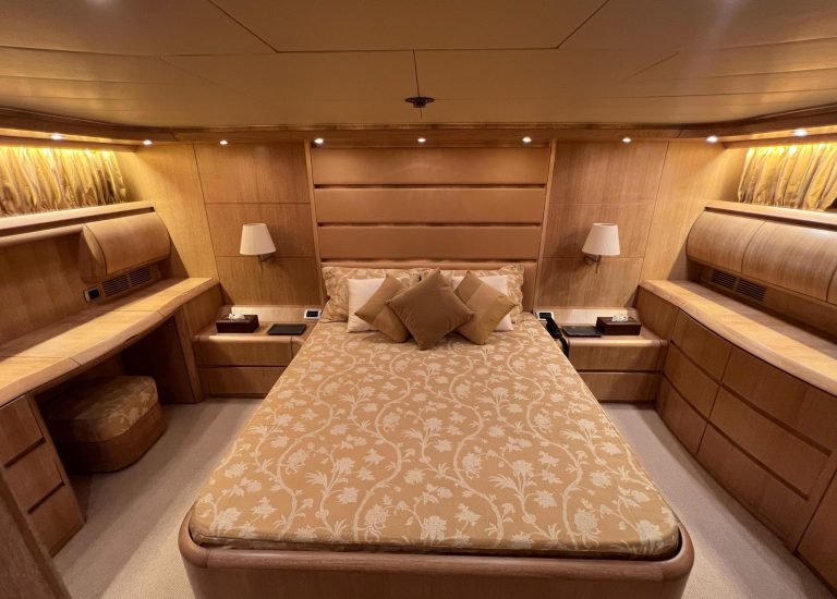 Maiora 23 S motor yacht flybridge