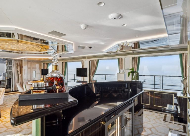 Benetti 50M Bombay hot tub