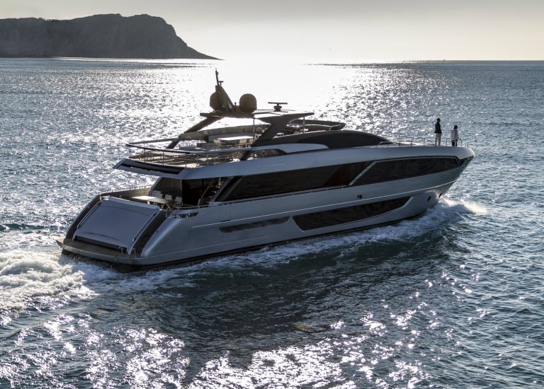 Riva 100Corsaro profile